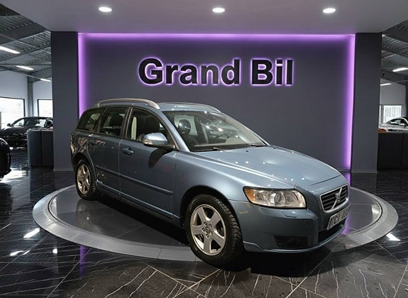 Volvo V50 2 of 5