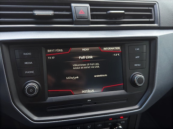 Seat Arona 17 of 21