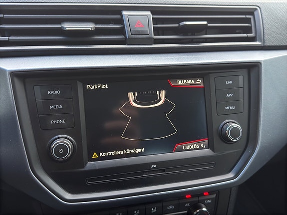 Seat Arona 18 of 21