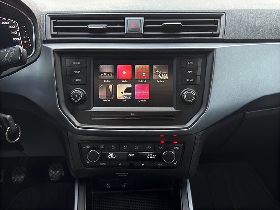 Seat Arona 15 of 21