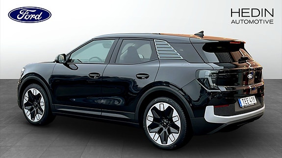 Ford Explorer 2 of 5