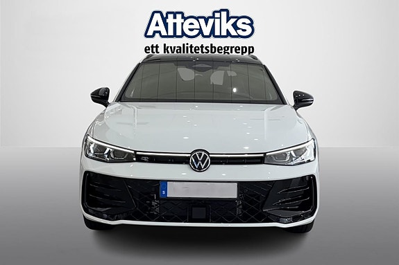 Volkswagen Passat 2 of 5
