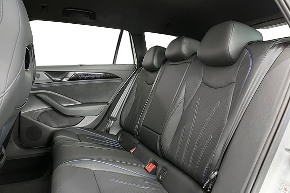 Volkswagen Passat 19 of 22