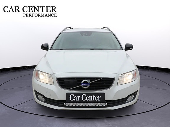Volvo V70 3 of 5