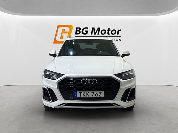 Audi Q5 2 of 5