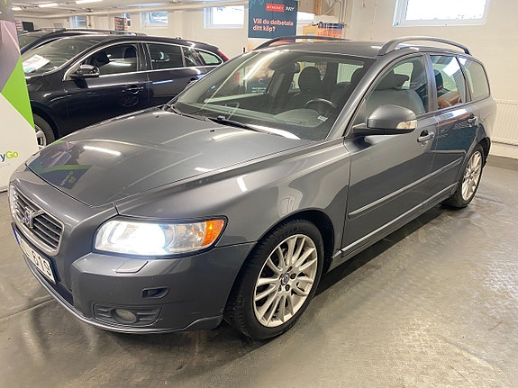 Volvo V50 3 of 5