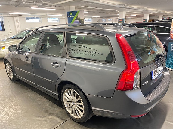 Volvo V50 4 of 5