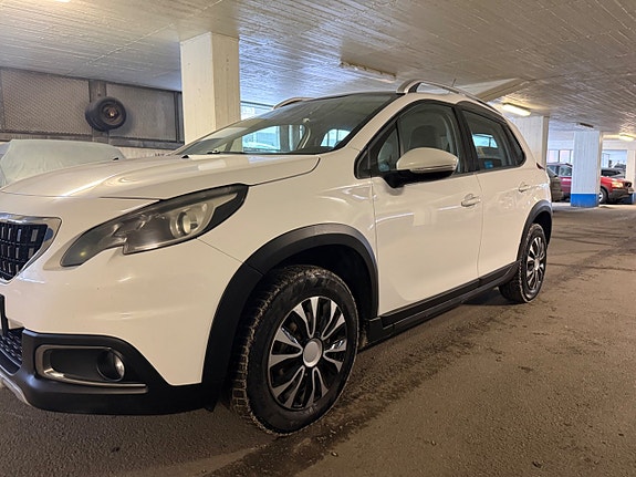 Peugeot 2008 2 of 5