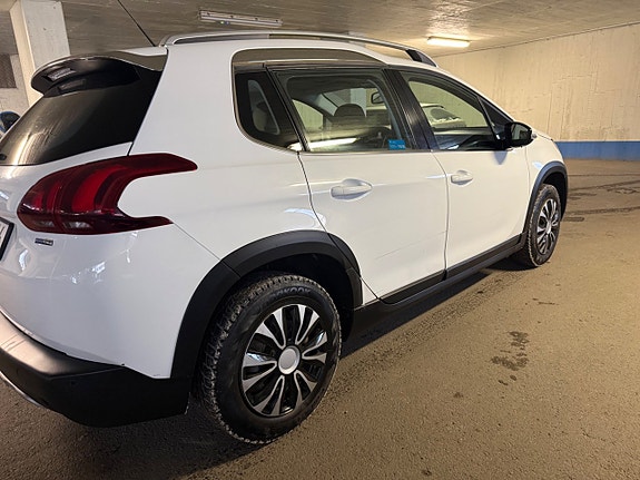 Peugeot 2008 3 of 5