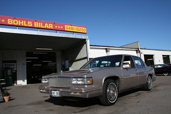 Cadillac Deville 15 of 15