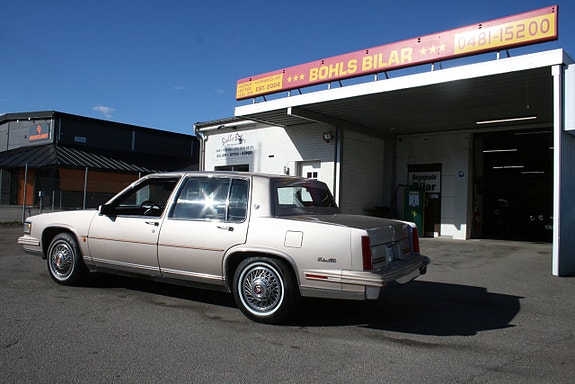 Cadillac Deville 7 of 15