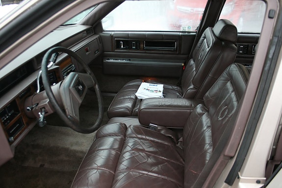 Cadillac Deville 10 of 15