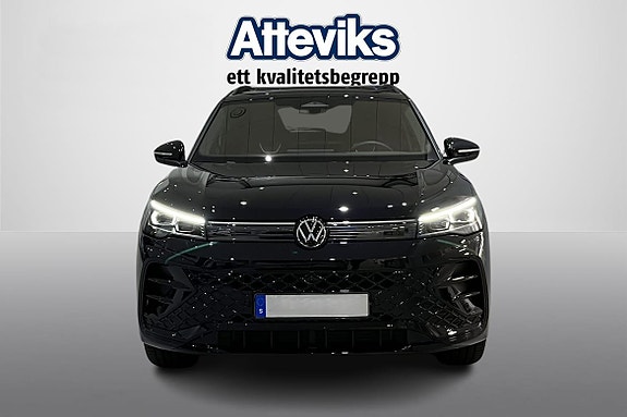 Volkswagen Tiguan 2 of 15