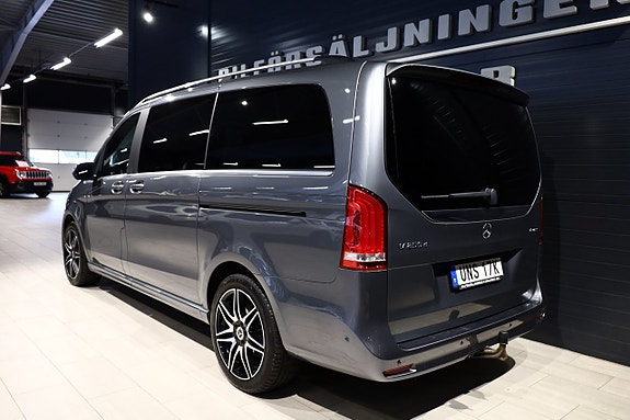 Mercedes-Benz V250 4 of 5