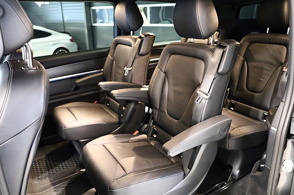 Mercedes-Benz V250 8 of 13