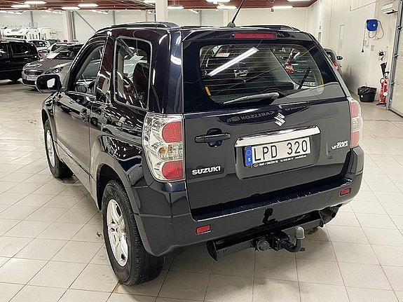 Suzuki Grand Vitara 2 of 5