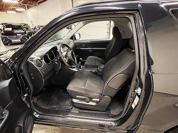 Suzuki Grand Vitara 3 of 5