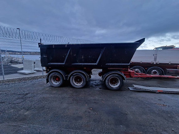 Steelmec STS 20–24 – Treaxlat tippsläp – Hardox – Besiktigad