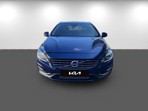 Volvo V60 2 of 18