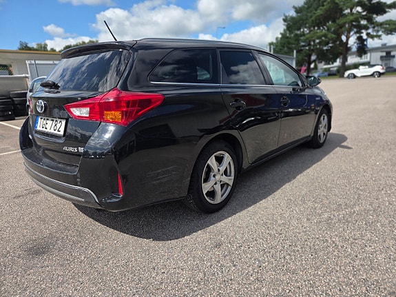 Toyota Auris 3 of 5