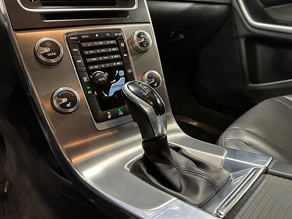 Volvo V60 14 of 18