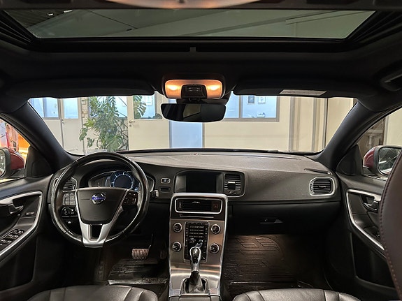 Volvo V60 8 of 18