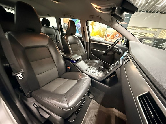 Volvo V70 11 of 15
