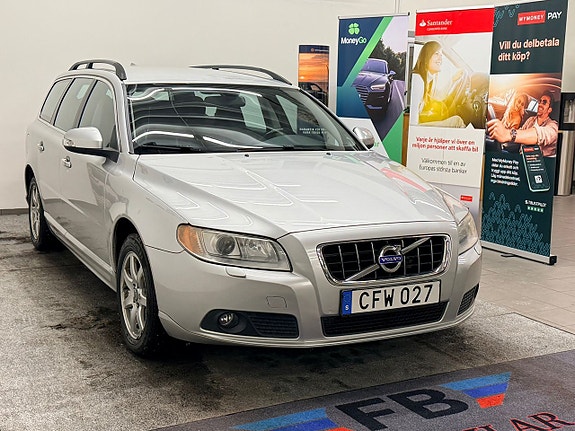 Volvo V70 2 of 15