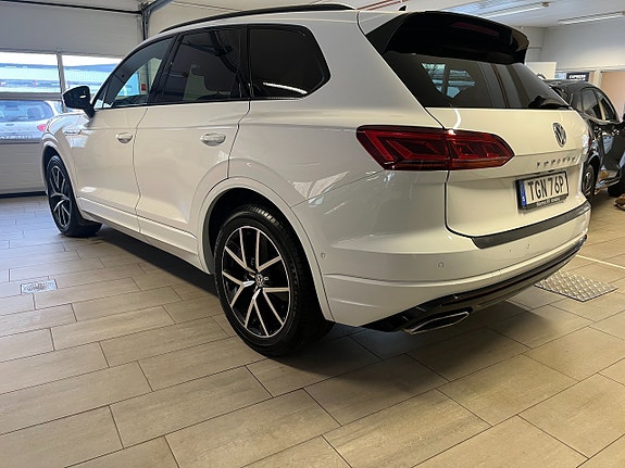 Volkswagen Touareg 4 of 5