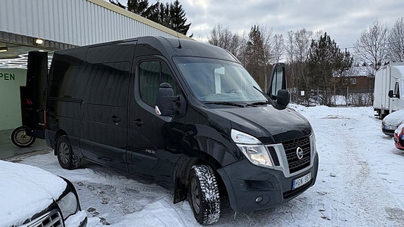 Nissan NV400 3 of 5