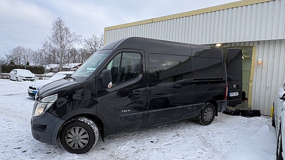 Nissan NV400 4 of 5
