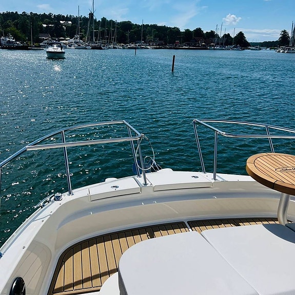 Sea Ray Sundancer 320 8 of 11