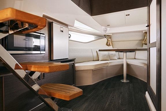 Sea Ray Sundancer 320 6 of 11