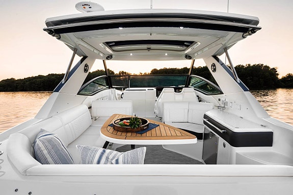 Sea Ray Sundancer 320 9 of 11