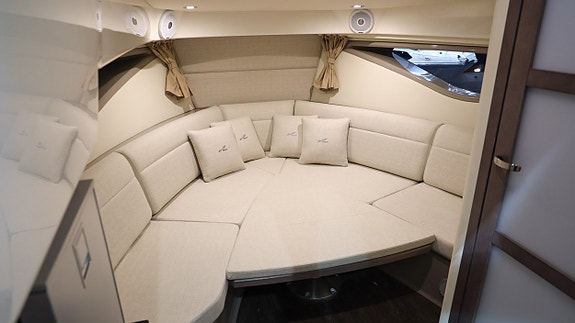 Sea Ray Sundancer 320 7 of 11