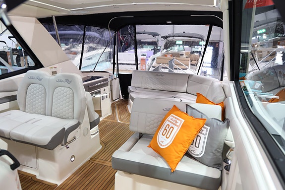 Sea Ray Sundancer 320 4 of 11