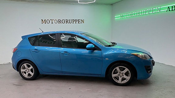 Mazda 3 4 of 5