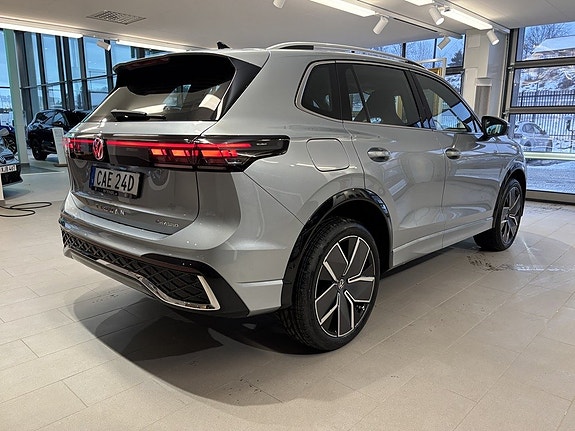 Volkswagen Tiguan 6 of 15