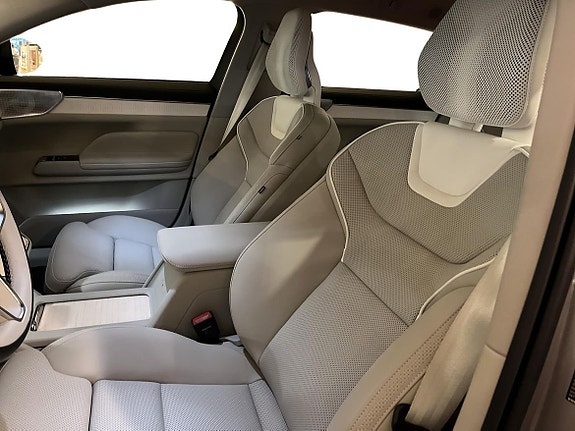 Volvo ES90 10 of 27