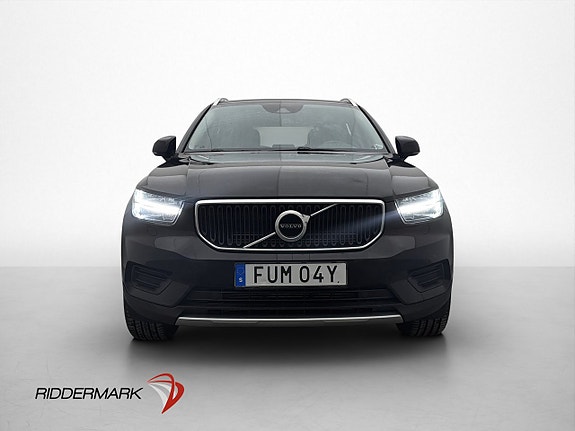 Volvo XC40 2 of 5