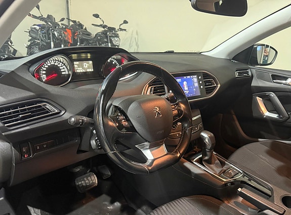 Peugeot 308 11 of 13