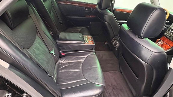 Lexus LS600h L 18 of 30
