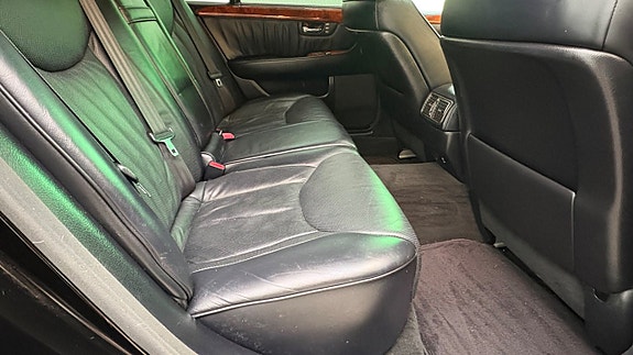 Lexus LS600h L 25 of 30