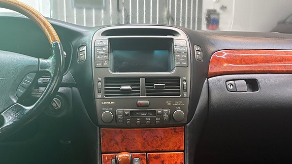 Lexus LS600h L 21 of 30