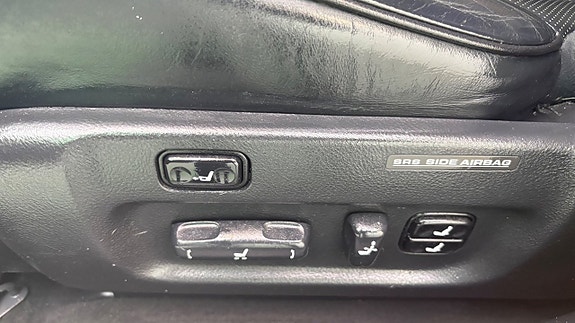 Lexus LS600h L 23 of 30