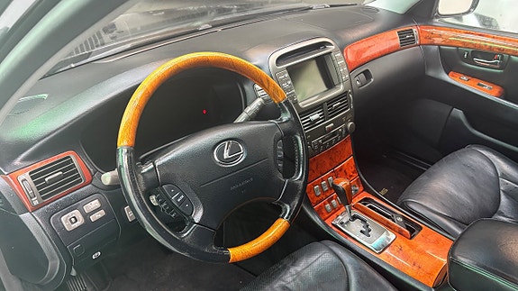 Lexus LS600h L 26 of 30