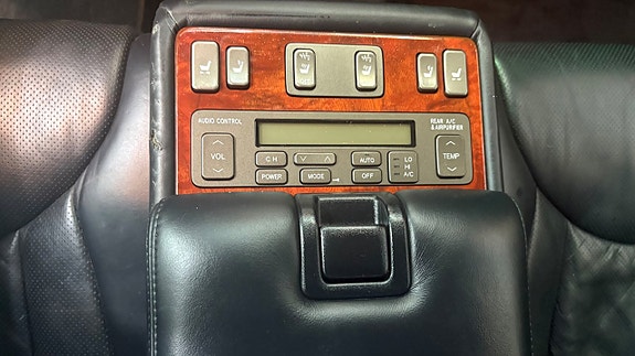 Lexus LS600h L 20 of 30
