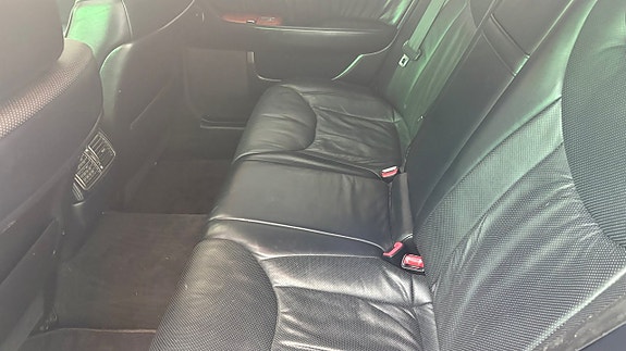 Lexus LS600h L 27 of 30