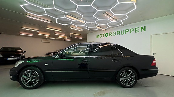 Lexus LS600h L 12 of 30