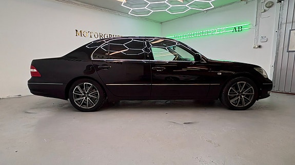 Lexus LS600h L 15 of 30